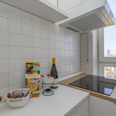 Skyline View Biancamano 1 Bdr With Balcony By Rentopolis Apartament *