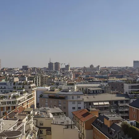 Skyline View Biancamano 1 Bdr With Balcony By Rentopolis * Milán