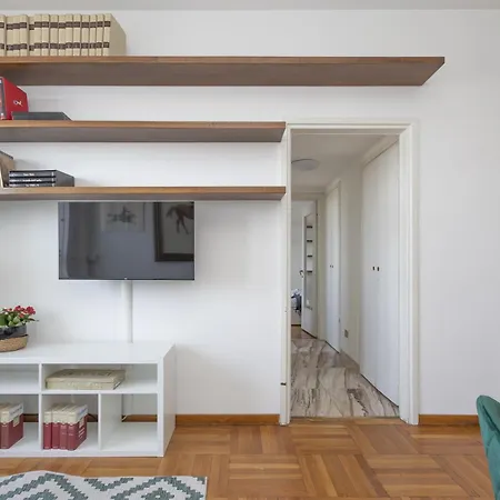 Skyline View Biancamano 1 Bdr With Balcony By Rentopolis Mediolan