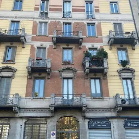 Ampio E Luminoso Bilocale Nel Centro Di 아파트 *
