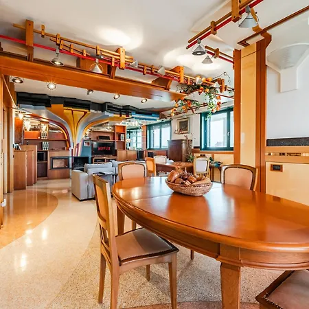 Casa vacanze Luxury Penthouse - Sauna, Garage, Office, Terrace Milano