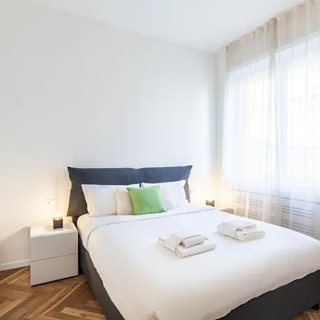 Cool And Big Duomo - White Apartment Milan