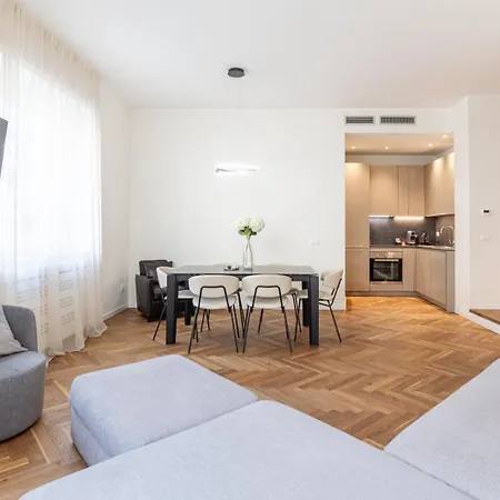 Cool And Big Duomo - White * Milan