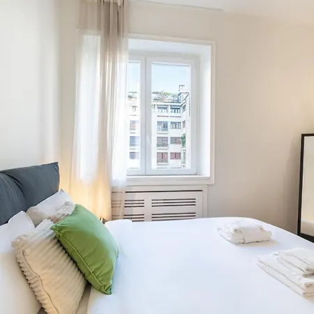 Cool And Big Duomo - White Apartment Milan