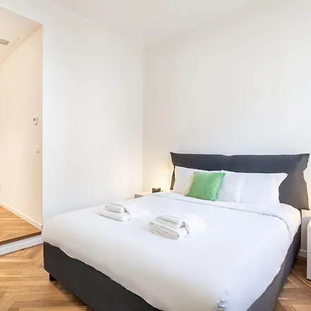 Cool And Big Duomo - White Apartment
