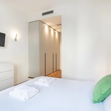 Cool And Big Duomo - White Apartment *