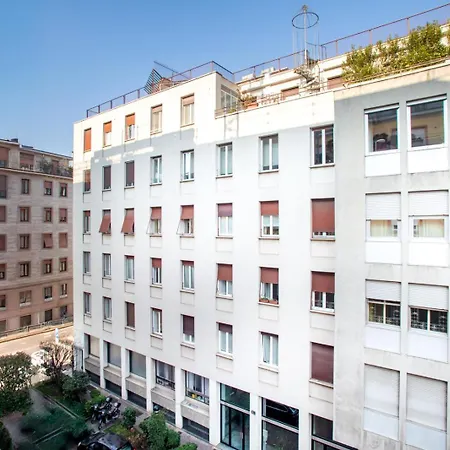 Cool And Big Duomo - White Apartment Milan
