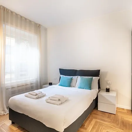 Cool And Big Duomo - White * Milan