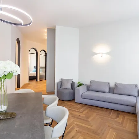 Cool And Big Duomo - White Apartment Milan