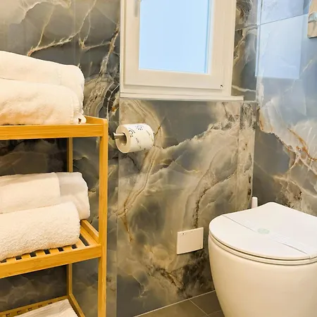 Urban Hub Apartment *