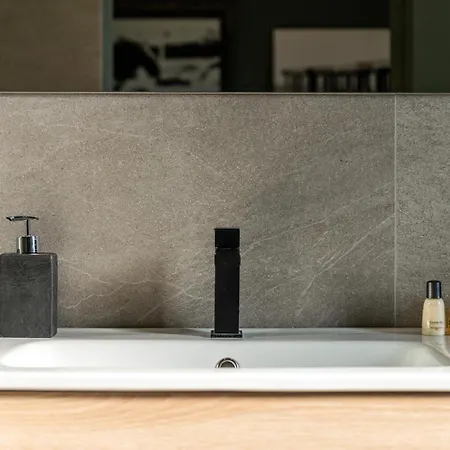 - Elegant Apartament Mediolan