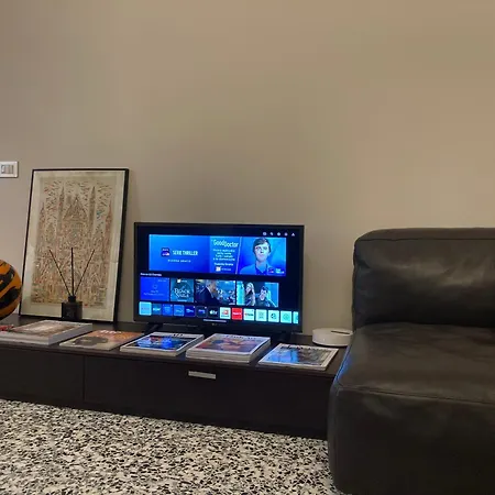 Newly Renovated Two-room Apartment *