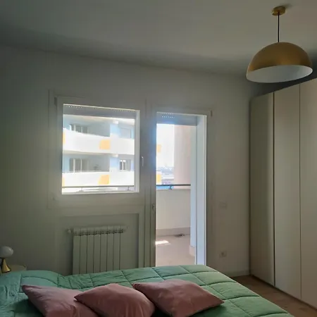 Moderno Bilocale Con Ampio Balcone Mediolan