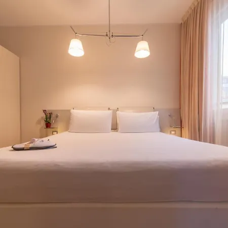 Mercure Solari Hotel