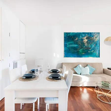 Apartment Easylife - Spacious On The First Floor In The Gae Aulenti Area