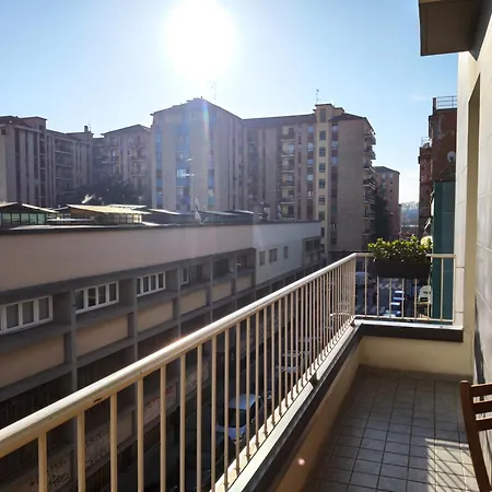 Matthias - - Modern And Cozy Flat, Close To The Metro - 15 Min From Station, Close To San Raffaele