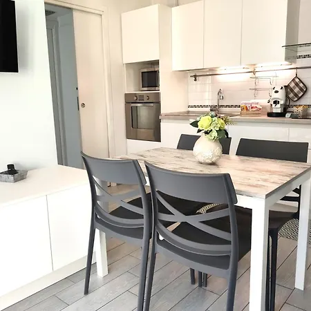 Matthias - - Modern And Cozy Flat, Close To The Metro - 15 Min From Station, Close To San Raffaele * Milão