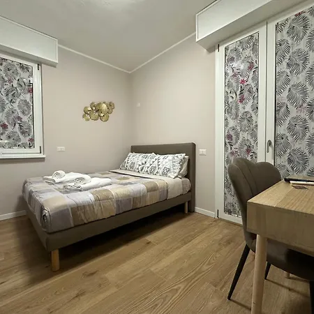 Bed & Breakfast Montenapoleone A 500 Mt Da San Siro Milan