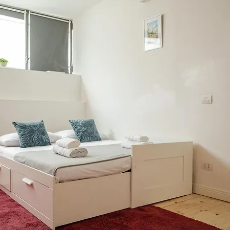 Near Station Apartment Milan