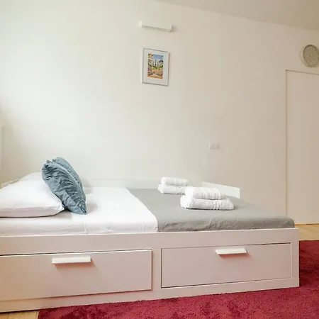 Apartment Near Station Milan