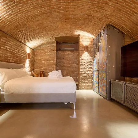 Апартаменты Emme Loft I Flower Moon - Boutique Loft With Jacuzzi *