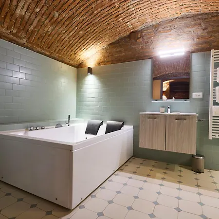 Апартаменты Emme Loft I Flower Moon - Boutique Loft With Jacuzzi