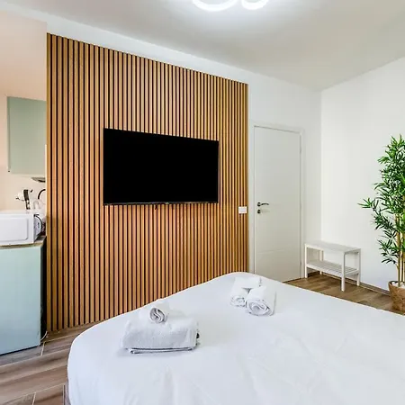 Comfort & Design Minutes Away From The Centre *