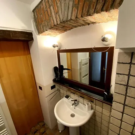 Adalbert House On 2 Levels