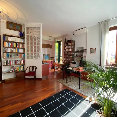 Adalbert House On 2 Levels アパート