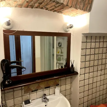 Adalbert House On 2 Levels *