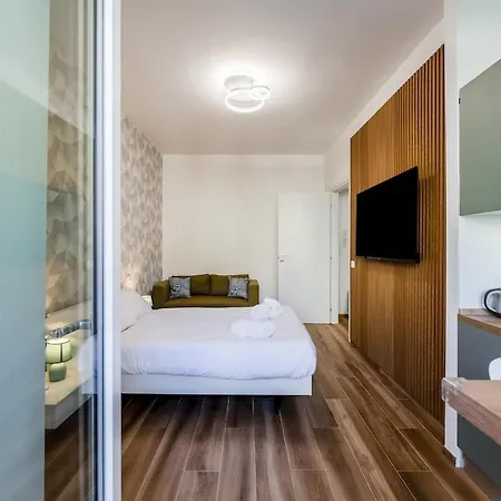 Bright Elegant Flat With Balcony, Portello