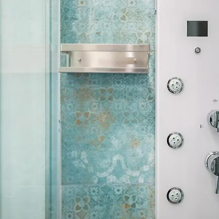 Bright Elegant Flat With Balcony, Portello ミラノ