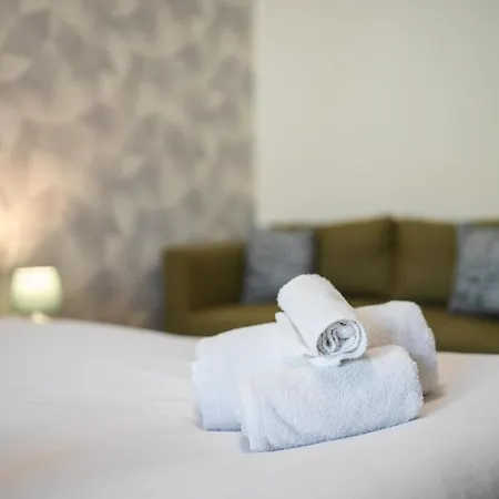 Bright Elegant Flat With Balcony, Portello アパート *