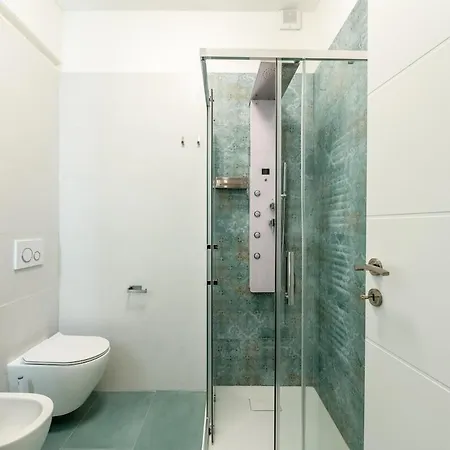 アパート Bright Elegant Flat With Balcony, Portello *