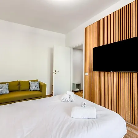 Bright Elegant Flat With Balcony, Portello アパート