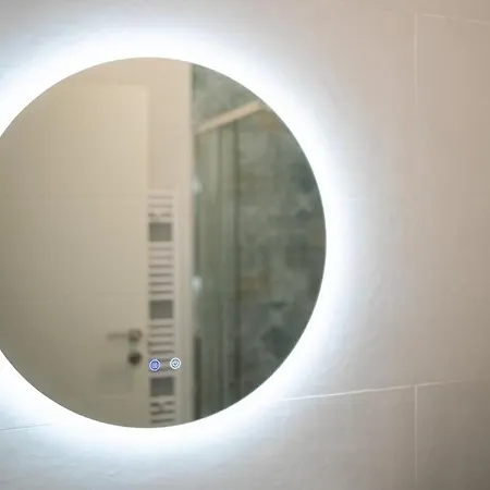 Bright Elegant Flat With Balcony, Portello Milano