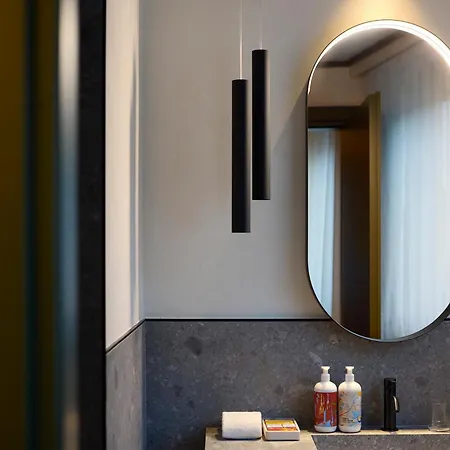 Nemi, Milan, A Tribute Portfolio 5* Milaan