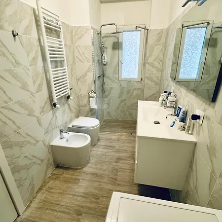 Accogliente Stanza Privata In Zona A Alloggio in famiglia *