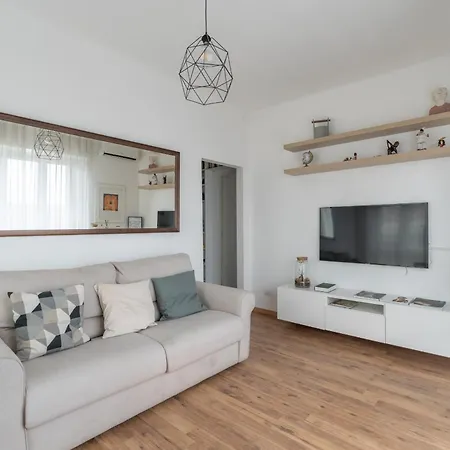 Apartament Panoramico A Porta Romana