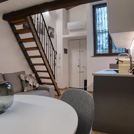 Chich And Modern Mini-loft Navigli Апартаменты