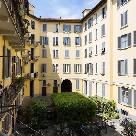 Loft Maderno - Elegant Space 20 Mins From Duomo With One Bedroom For 4 People * Milánó