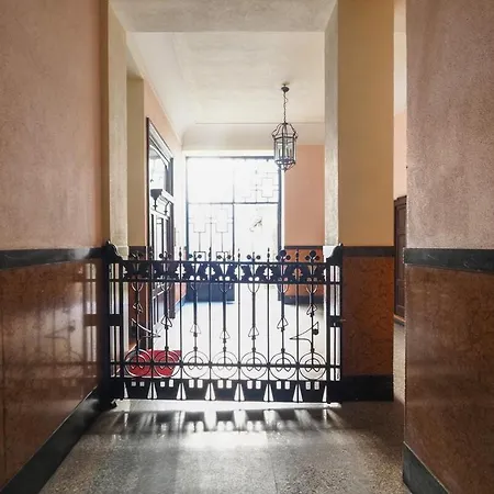 Refined And Bright One-bedroom Near Metro M4 - Dateo Apartment *