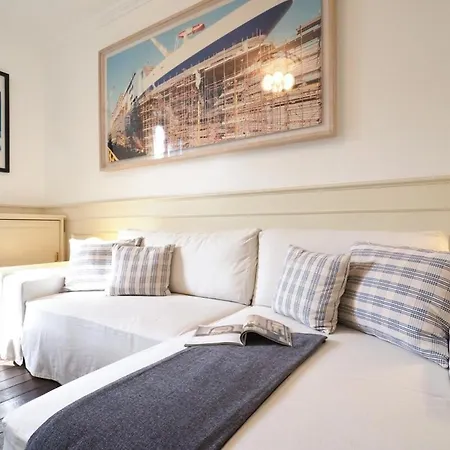 Apartment Refined And Bright One-bedroom Near Metro M4 - Dateo Milan