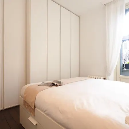 Refined And Bright One-bedroom Near Metro M4 - Dateo *