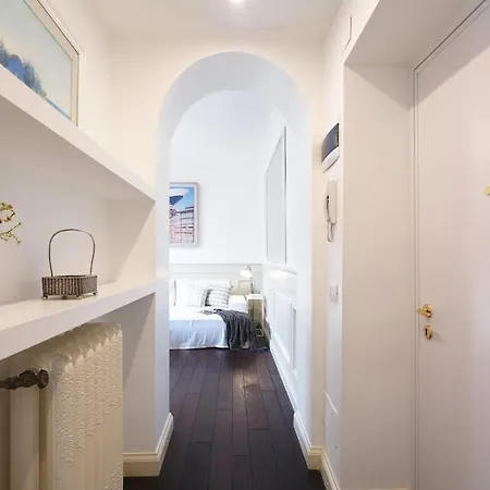Refined And Bright One-bedroom Near Metro M4 - Dateo Apartment Milan