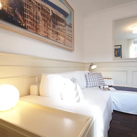 Apartment Refined And Bright One-bedroom Near Metro M4 - Dateo Milan
