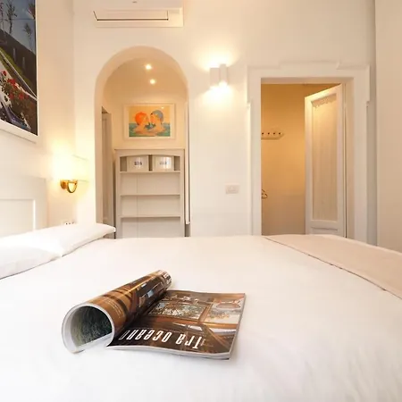 Refined And Bright One-bedroom Near Metro M4 - Dateo Milan