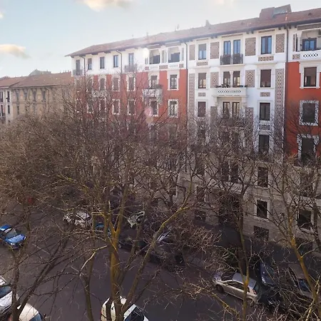 Refined And Bright One-bedroom Near Metro M4 - Dateo * Milan