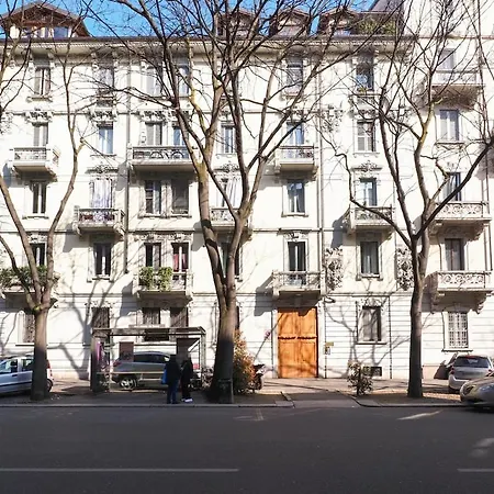 Refined And Bright One-bedroom Near Metro M4 - Dateo *