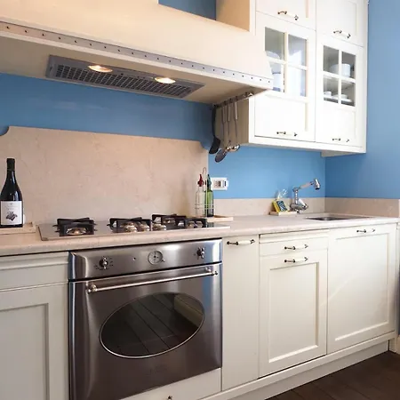 Refined And Bright One-bedroom Near Metro M4 - Dateo Milan